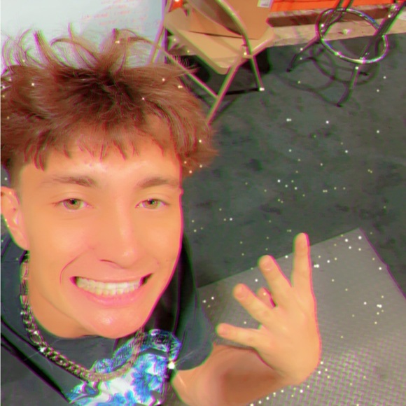 Meet your Posher, Hunter - Picture 3 of 3